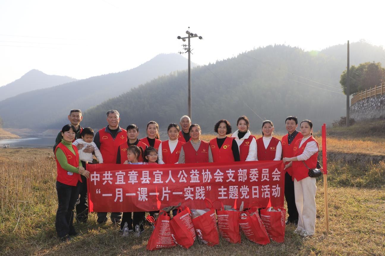 点击新窗口打开大图